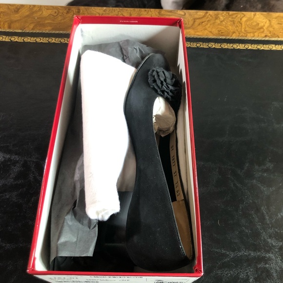 Salvatore Ferragamo FARFALLA NERO NABUCK Size 7 1/2 AA - Picture 13 of 15